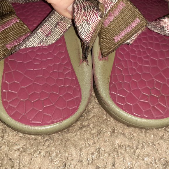 Athletic_Shoes